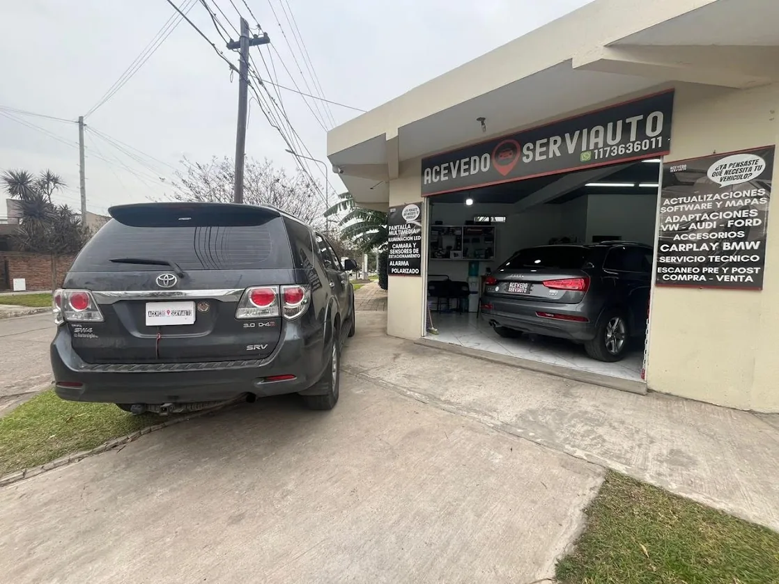 Instalación de cámara de estacionamiento realizada en Acevedo Serviauto San Miguel