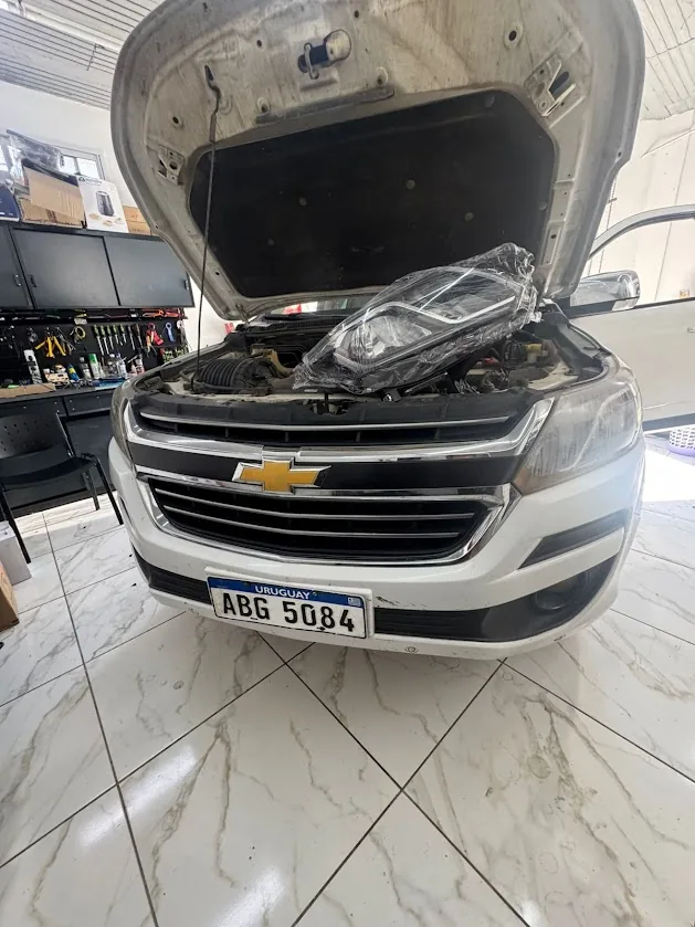 Sistema multimedia Chevrolet Cruze reparado en Acevedo Serviauto San Miguel
