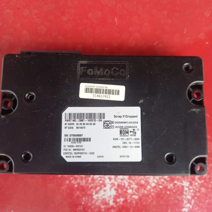 Placa electrónica de multimedia en reparación a nivel de componente en Acevedo Serviauto